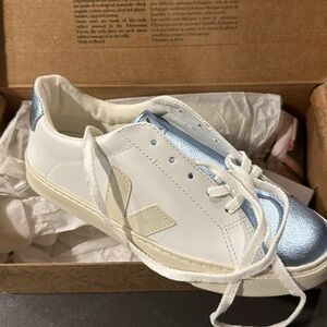 Veja Esplar Small Leather Lace shoe 5/36EUR